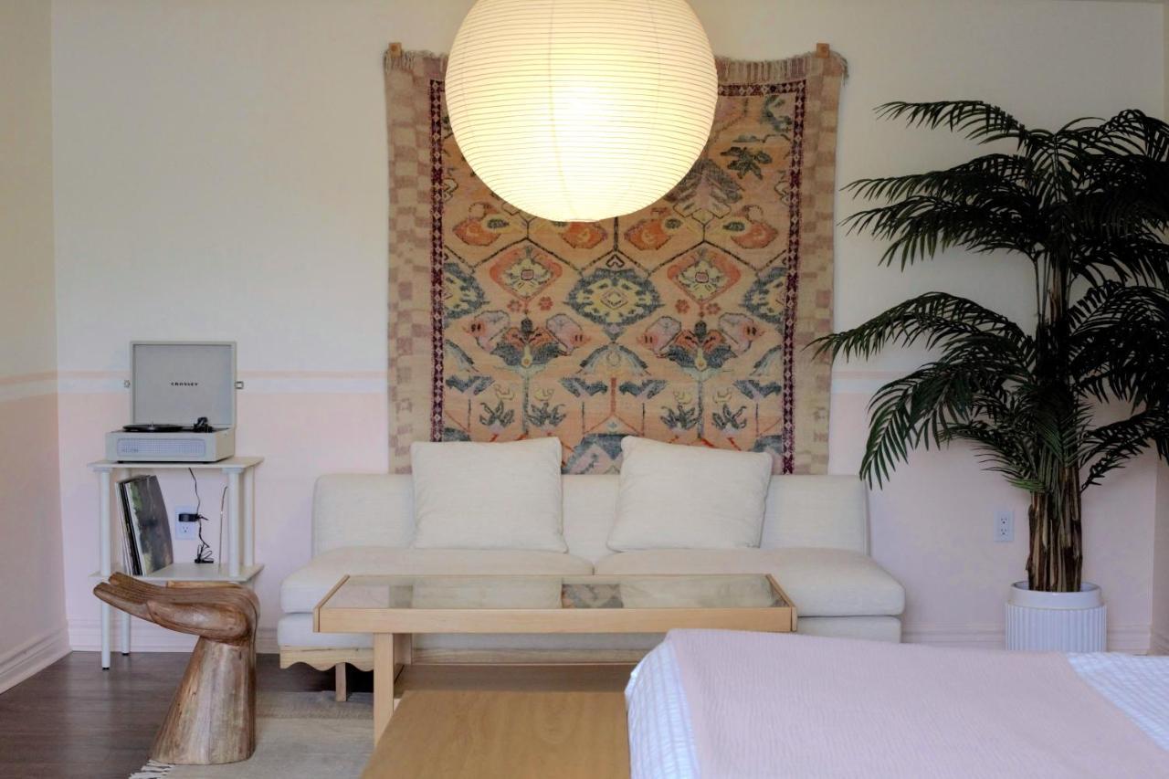 פיקטון The June Motel, Prince Edward County מראה חיצוני תמונה