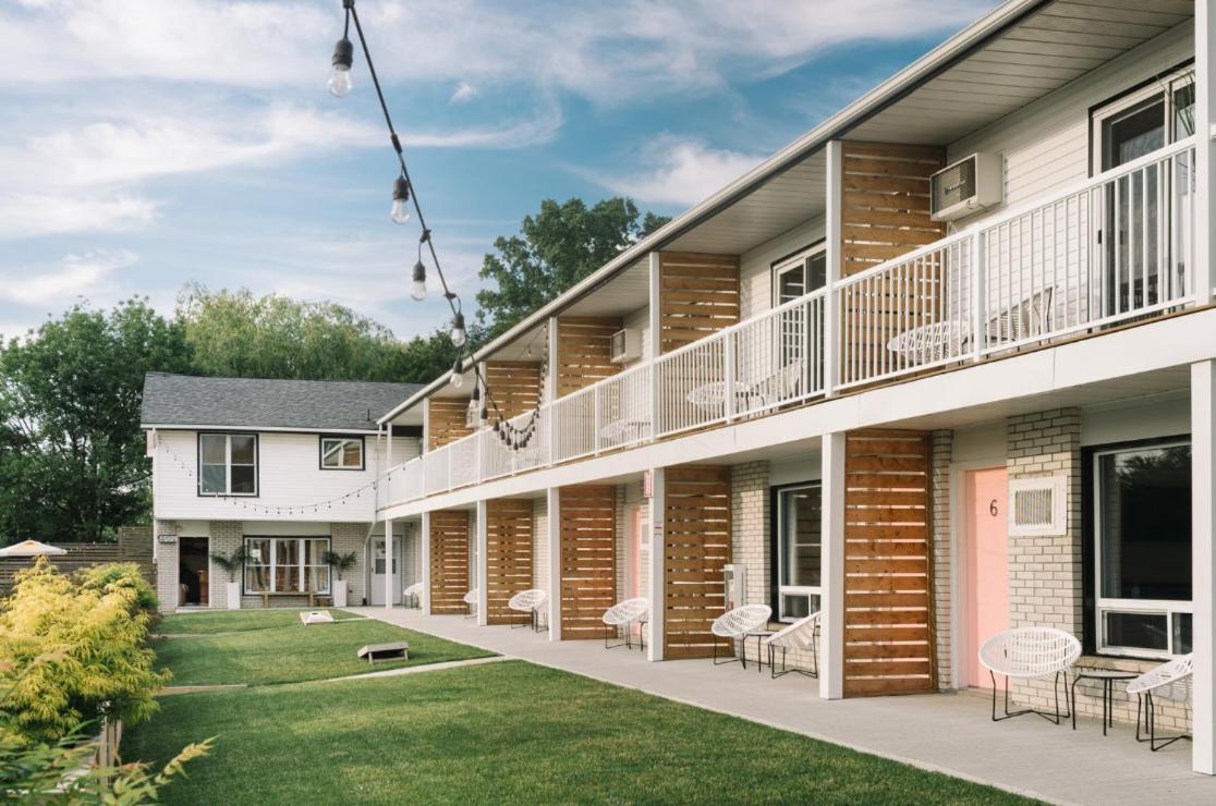 פיקטון The June Motel, Prince Edward County מראה חיצוני תמונה