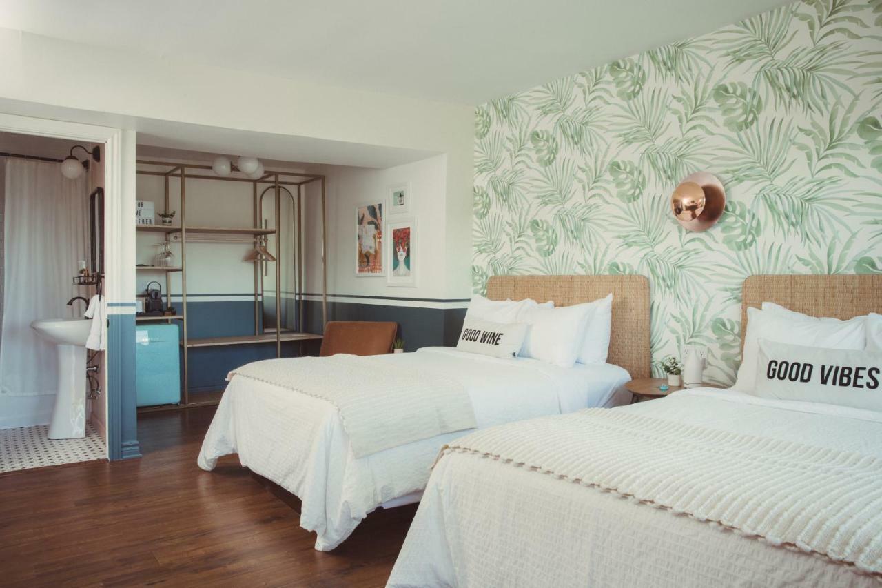 פיקטון The June Motel, Prince Edward County מראה חיצוני תמונה